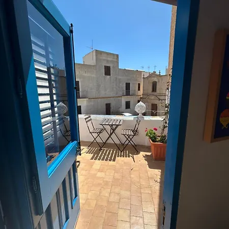 Casa Garibaldi , Piazza Sant'anna *