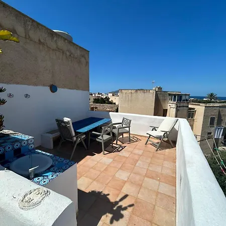 Casa Garibaldi , Piazza Sant'anna